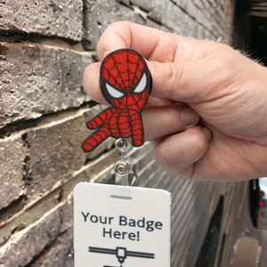 Porta credencial Spider-Man - Carrete retráctil para credencial - Fanático de los superhéroes de Marvel - Regalo para médicos, enfermeros, compañeros de trabajo y profesores