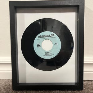 Vinyle 7 pouces « That's Amoré » par Dean Martin || Décoration murale vintage avec cadre pour disques