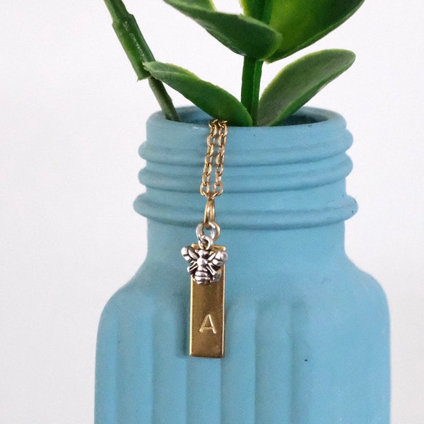 Collier initial personnalisé • Collier abeille • Initiale simple • Cadeau pour elle • Bijoux minimalistes • Collier alphabet • Cadeau nature