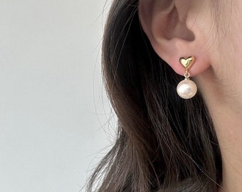 Gold Heart Pearl Drop Earrings,Minimalist Earring,Dainty Earring,Dangle Pearl Earring,Gift For Her,Pearl Heart Stud Earrings,Bridesmaid Gift