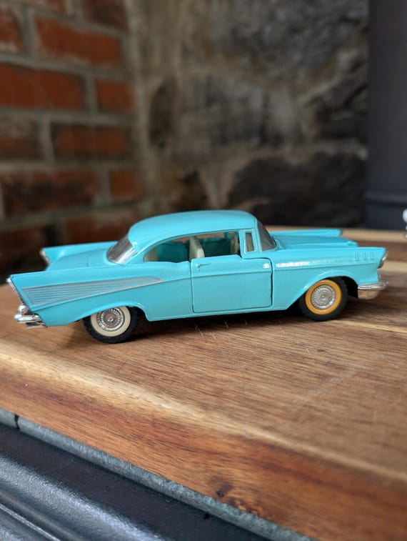 Vintage Majorette Die Cast Cars- White Thunder Bird 1956 1:32