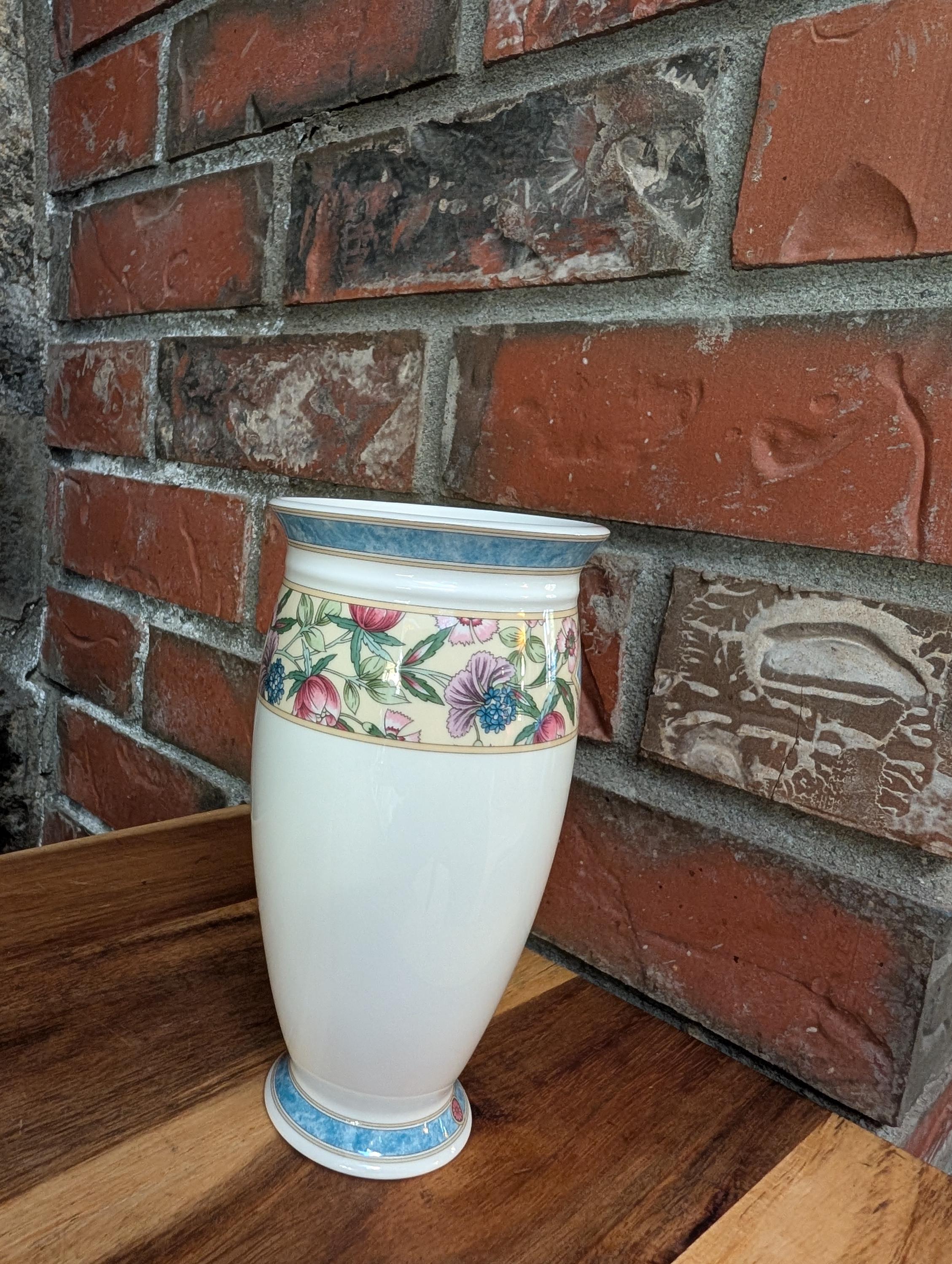 Vintage Wedgwood 'sarah' Vase-bone China Vase-floral Vase-vintage