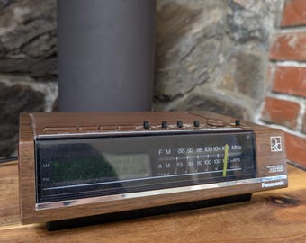 Vintage Panasonic Radio AM FM Model RE-6289 Made in Japan Wood