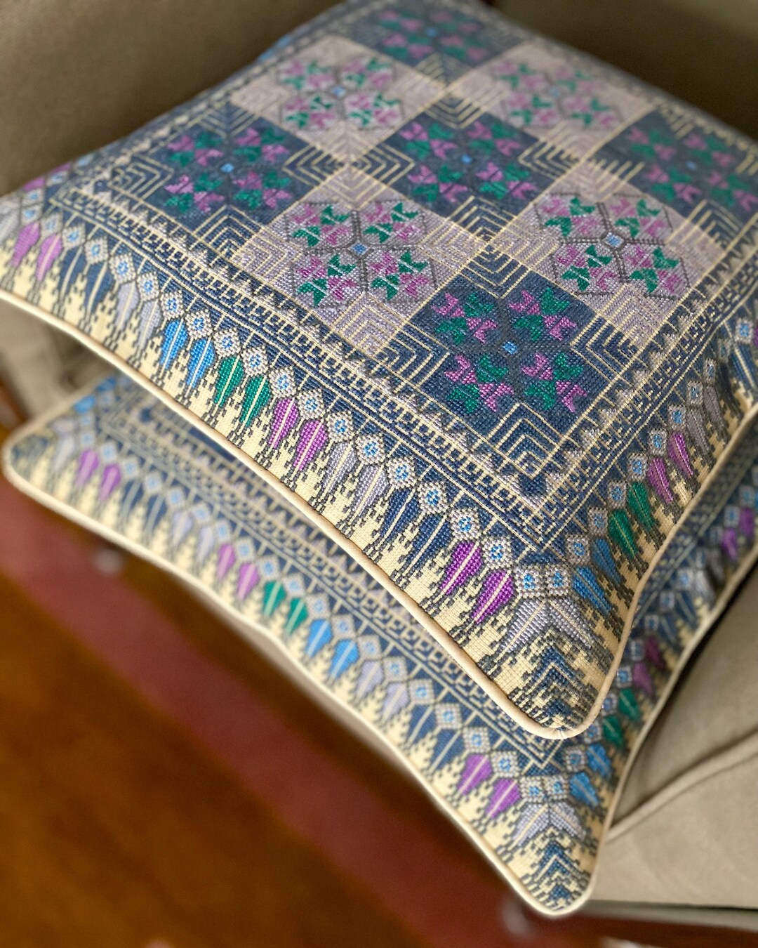 Center tablecloth Traditional Palestinian Embroidered Cushion