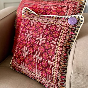 ZAHA | Palestinian cushion 40 x 40 cm | hand-embroidered | dark red