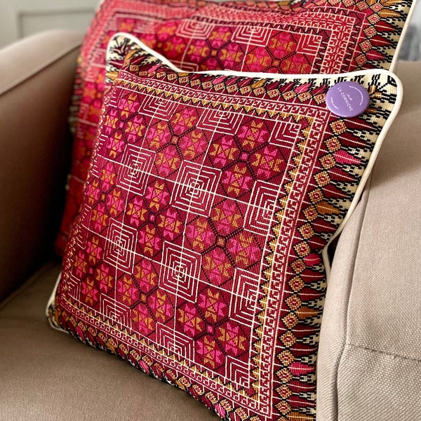 ZAHA | Palestinian cushion 40 x 40 cm | hand-embroidered | dark red