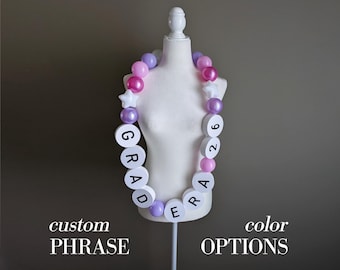 Collar de la amistad extragrande personalizable, cuentas con letras, fajín y lei