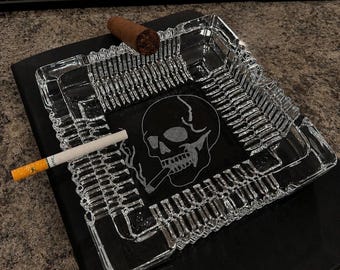 Cinzeiro de vidro gravado com esqueleto fumante | Porta-charutos e cigarros | Design gótico de caveira fumando | Decoração artesanal para fumantes | Presente para o Dia dos Pais