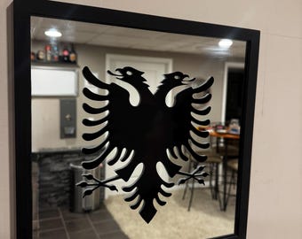 Anpassad albansk dubbelhövdad örn inramad svart spegelskyltdekor