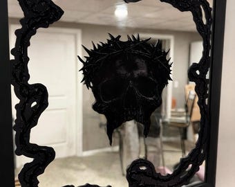 Anpassad kristen törnekrona med inramad svart gotisk stil spegelskyltdekor