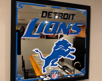 Specchio personalizzato dei Detroit Lions della NFL / Decorazione da parete incorniciata dei Detroit Lions della NFL / Decorazione per la stanza a tema sportivo / Regalo per gli appassionati di sport e NFL