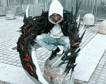 PROTOTYPE- Offer buy both!! BLADE and CLAW Cosplay : Alex Mercer/James Heller.