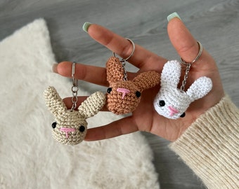 Pendentif lapin | fait à la main | crocheté | Porte-clés | Clé de voiture | Sac à dos | Lapin de Pâques | Tête de lapin | Pâques | Cadeau de Pâques |