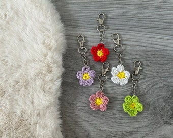 Colgante de flores | hecho a mano | de ganchillo | Primavera | Regalo | flores | Llavero | Llave del coche | Mochila