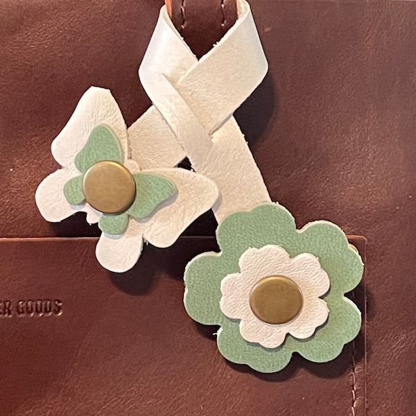 Double Wrap Snap made with Portland Leather Goods Leather Cucumber and Pearl leathers. Bag bling purse charm snap flower butterfly