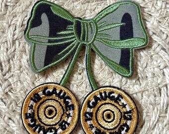 Toppe per cappelli da camionista mimetici color ciliegia, fiocco color ciliegia, toppa ricamata, da stirare, da cucire, toppe per borse, toppe per vestiti, toppe di riempimento