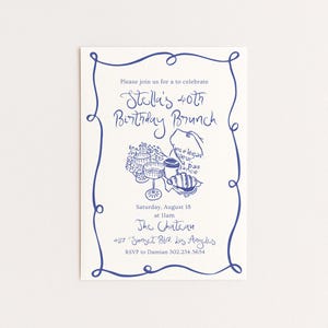 Könnte beinhalten: Eine weiße, rechteckige Einladungskarte mit einem blauen, handgezeichneten Rand und blauem Text. Die Karte lautet: Please join us for a to celebrate Stella's 40th Birthday Brunch, Saturday, August 18 at 11am, The Chateau, 457 Sunset Blvd. Los Angeles, RSVP to Damian 302.234.5654.