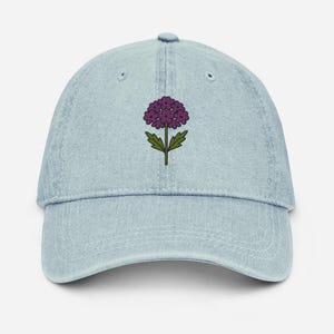 Wildblumen Bestickter Denim Hut, Eisenkraut Blume Denim Cap, Vintage Botanischer Dad Hut, Florales Geschenk für Gärtner, Cottagecore Ästhetik Cap