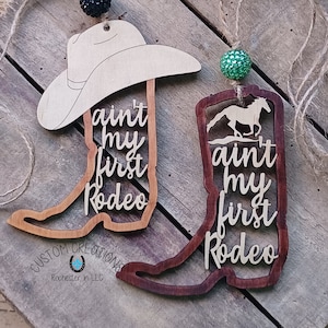 2 Cowboy-Stiefel SVG Laser geschnitten Datei Bundle nicht mein erstes Rodeo Auto Anhänger Ornament Western Hut & Pferd digitaler Download für Xtool Glowforge
