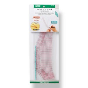 Op de afbeelding: Een transparante naaisjabloon van plastic met een rasterpatroon en gebogen lijnen. De sjabloon is in het Japans gelabeld met "Clover Curve Ruler".