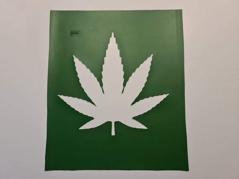 21cm Vinyl Cannabis Leaf Stencil