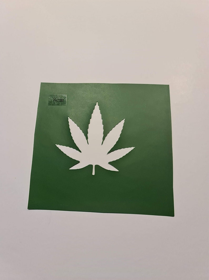 8cm Vinyl Cannabis Leaf Stencil