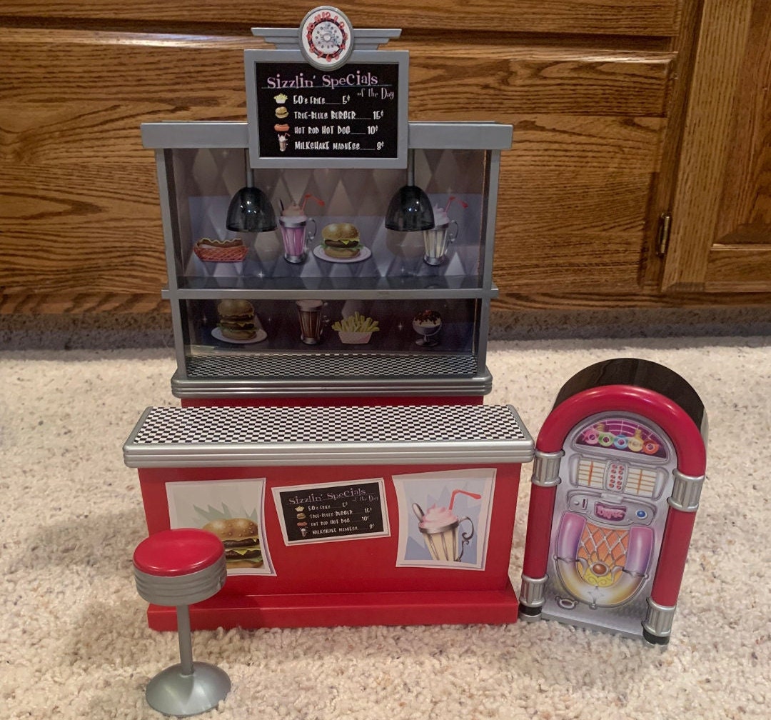 Bratz Krazy Kool Retro Cafe- Lifestyle Collection (2004)