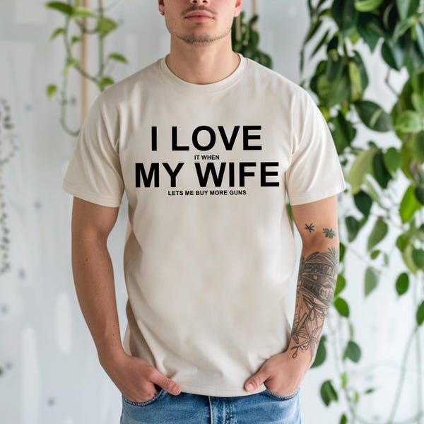 Regalo para mi esposo, me encanta cuando mi esposa me deja comprar más armas, camiseta de armas, segunda enmienda, regalo de aniversario de armas para él