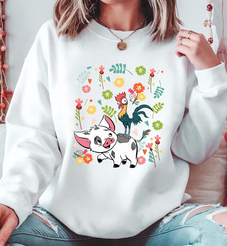 Camiseta de Pua y Hei Hei Moana, linda sudadera tropical de Disney con diseño floral, atuendo de parque de aventuras, regalo para amantes de los animales para mujeres y niños imagen 4