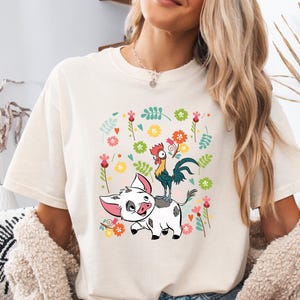 Camiseta de Pua y Hei Hei Moana, linda sudadera tropical de Disney con diseño floral, atuendo de parque de aventuras, regalo para amantes de los animales para mujeres y niños imagen 3