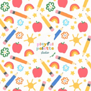 Peut inclure: Motif répétitif d'illustrations sur le thème de l'école sur fond blanc. Le motif comprend des pommes rouges, des crayons jaunes et oranges, des arcs-en-ciel, des fleurs et des soleils. Le texte "playful palette studio" est également inclus.