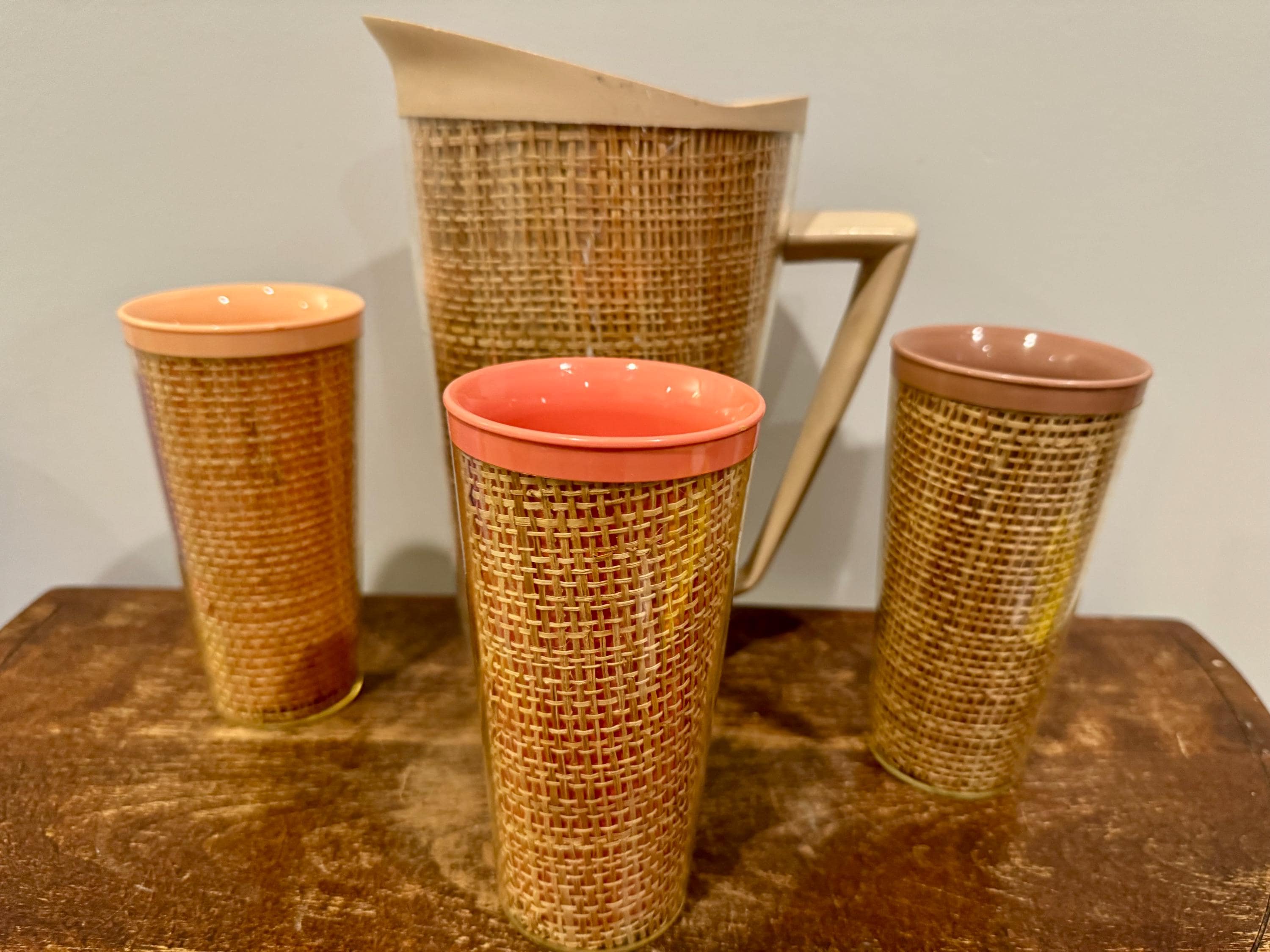 Jarra y tazas térmicas vintage de Raffiaware - Juego de 4