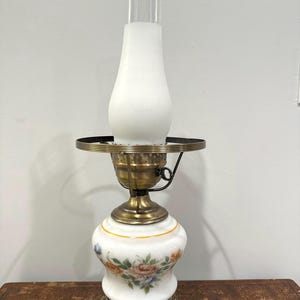 Vintage 3 Way Floral Milk Glass Hurricane Parlor Lamp Quoizel Inc. 1973