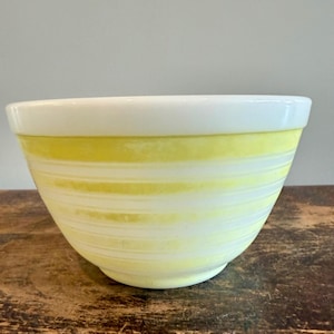 Vintage Pyrex 401 Yellow Stripes 1.5 PT Mixing Bowl