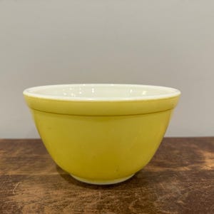 Vintage Pyrex 401 Primary Yellow 5” Mixing Bowl