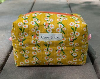 Medium Travel Makeup Bags - Nature Inspired Cosmetic Organizers - Daisy Chain