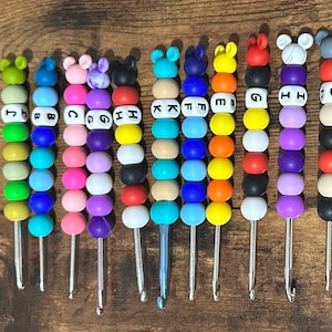 Silicone Crochet Hook / Mickey topper / Mickey Crochet Hook / Crochet Hook / Silicone Beads / Comfort Grip Crochet Hook / Fun Crochet Hooks