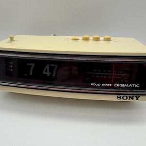 Sony Digimatic TFM-C480W Flip Radio Alarm Clock 1976 - Etsy