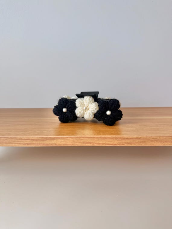 Tan Crochet Daisy Hair Claw Clip New Free People Sailor Crochet Flower Claw Clip In Tan - 45% Off  main image 2