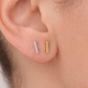 16G, 18G, 20G Titanium Push In Flat Back Tiny bar Labret Stud, Minimalist Nose Stud, Mini Bar Tragus Stud, Conch, Helix, Cartilage Earring