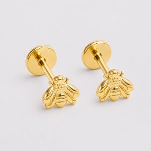 Bee Flat Back Stud Earring, Gold Silver, G23 Titanium Threadless Labret, Tragus Helix Cartilage Conch Nose Piercing, Sleeper 16G 18G 20G