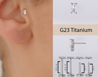 Tiny CZ Baguette en titane de qualité implantaire Boucles d'oreilles rectangulaires avec épingle à poussoir et dos plat, Boucles d'oreilles dormeuses, Bijoux minimalistes faits main
