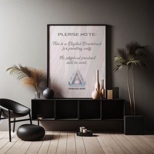 Pu&ograve; includere: Un avviso di download digitale con il testo "PLEASE NOTE: This is a Digital Download for printing only. No physical product will be sent." L'avviso presenta un logo triangolare stilizzato con il testo "PRIMUS ARK".