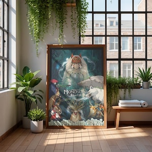 K&ouml;nnte beinhalten: Ein gerahmtes Poster mit Charakteren aus dem Zeichentrickfilm "Prinzessin Mononoke". Das Kunstwerk zeigt eine zentrale Figur mit Maske und Fell, umgeben von W&ouml;lfen und anderen Waldgeistern. Der Titel ist auf Englisch und Japanisch zu sehen.
