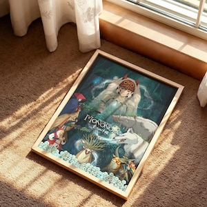 K&ouml;nnte beinhalten: Gerahmter Druck des Animationsfilms "Prinzessin Mononoke". Das Kunstwerk zeigt Charaktere in einer Waldkulisse mit einem Wolf, einem Hirsch und Figuren in traditioneller japanischer Kleidung. Der Rahmen ist helles Holz.