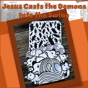 Może przedstawiać: Czarno-biała ilustracja przedstawiająca świnie i demony z napisem "Jesus Casts the Demons Into the Swine". Grafika jest nałożona na drewniane tło z pomarańczowymi akcentami i tekstem z Biblii.