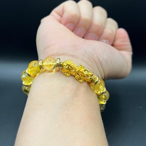 Citrin Pixiu Armband | 10 mm natürliche Edelsteinperlen | 24k Vergoldet Anhänger | Wohlstand und Erfolg Symbol Schmuck | Element Erde