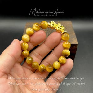 Goldenes Tigerauge Pixiu Armband |10 mm Natürliche Edelstein Perlen |24k vergoldet Anhänger |Stärke und Wohlstand Symbol Schmuck | Feng Shui Geschenk