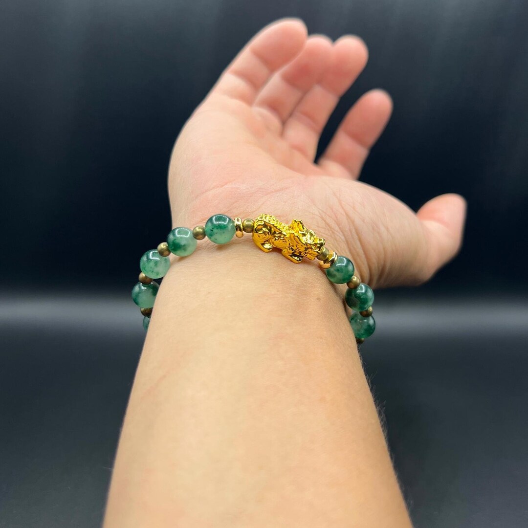 DLAZUM Bracciale Feng Shui in Giada Naturale di Grado A con Perline Rotonde in Giada e Ciondolo Pixiu Intagliato a Mano, Braccialetto Elastico per Uomo e Donna, Gioiello portafo