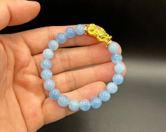 Bracciale Pixiu in calcedonio blu: ciondolo placcato oro 24 carati, perline di pietre preziose naturali, portafortuna Feng Shui.